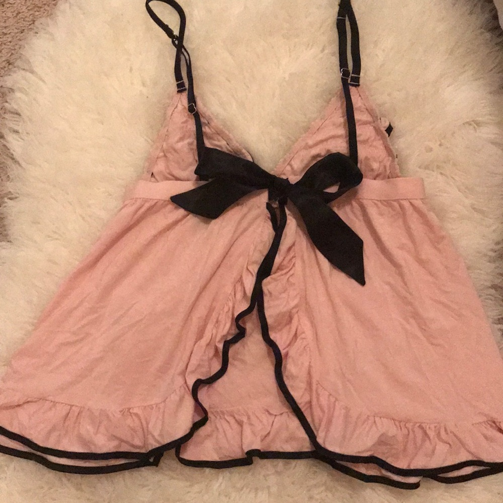Lingerie - Picture 2 of 5